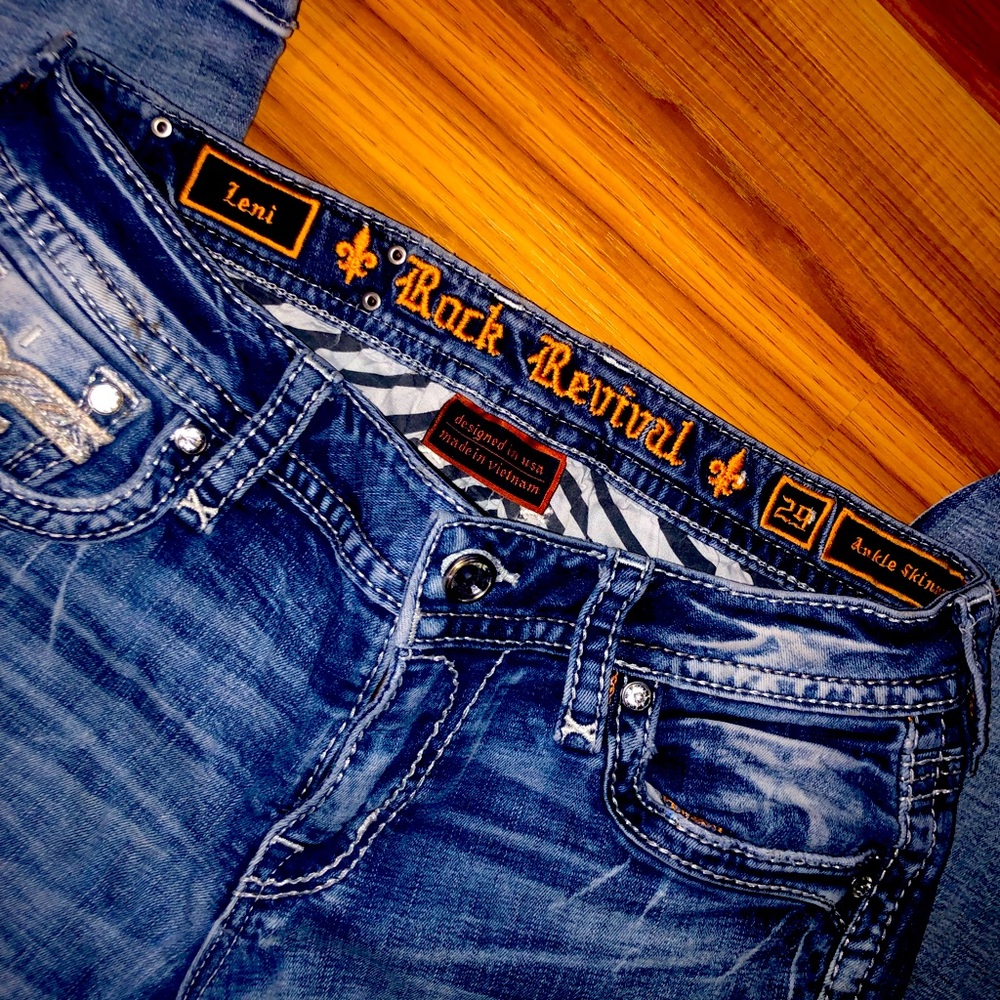 Rock revival jeans size 29. Like new barley worn.